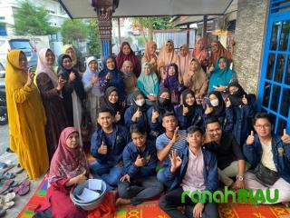 KKN UMRI Sosialisasikan Instagram Business kepada Ibu PKK yang miliki Usaha Di RW 03 Sialang Sakti